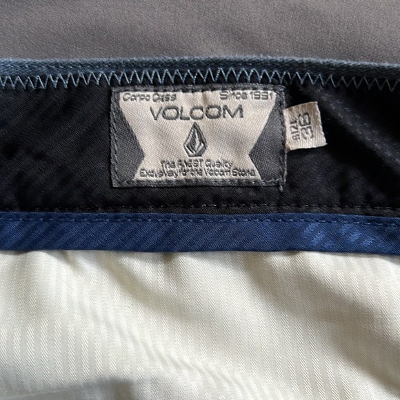 Volcom shorts - Picture 3 of 3